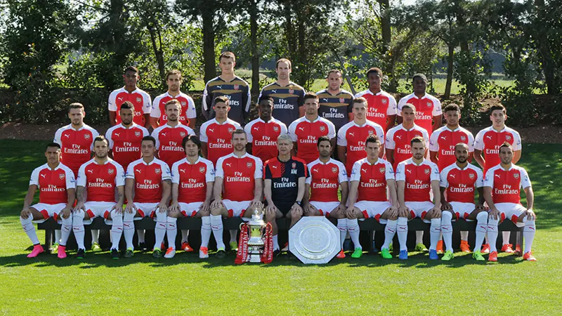 Huy hiệu và màu sắc qua từng năm của Arsenal